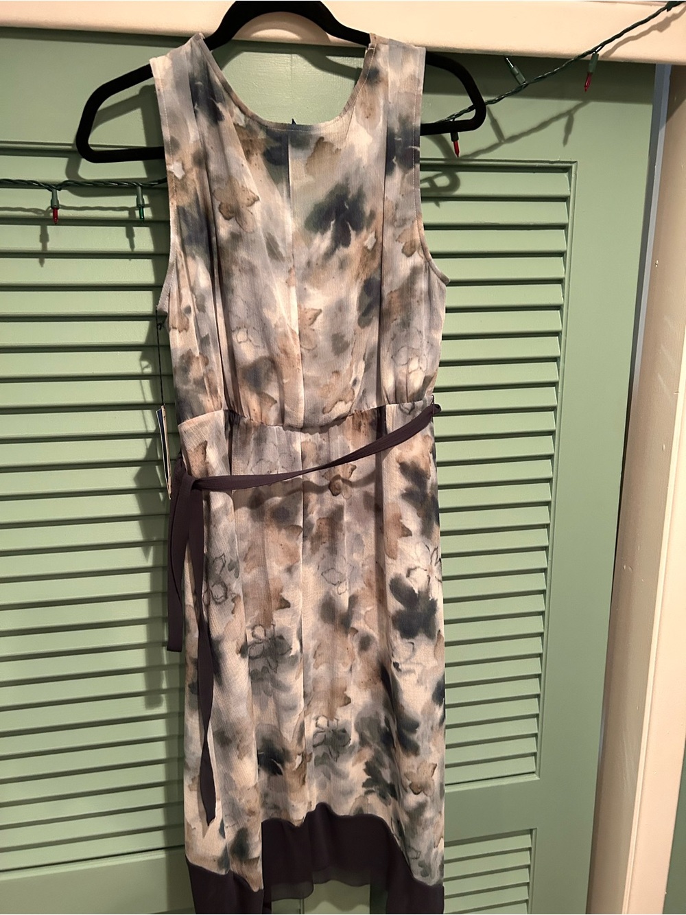 Sleeveless Floral Watercolor Midi Dress in Beige and Charcoal - Picture 3 of 3